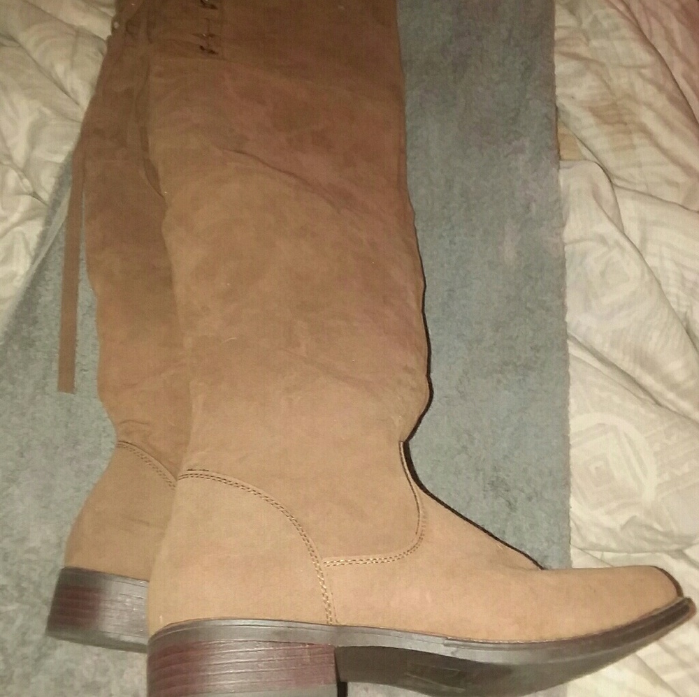 Boots - Picture 1 of 3